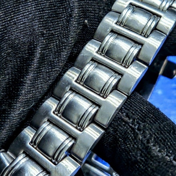 Vintage (1990s) Gucci Mens Classic Dress Watch Swiss Made - Picture 7 of 8